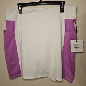 NWT Belyn Key white skort with fuchsia side panels